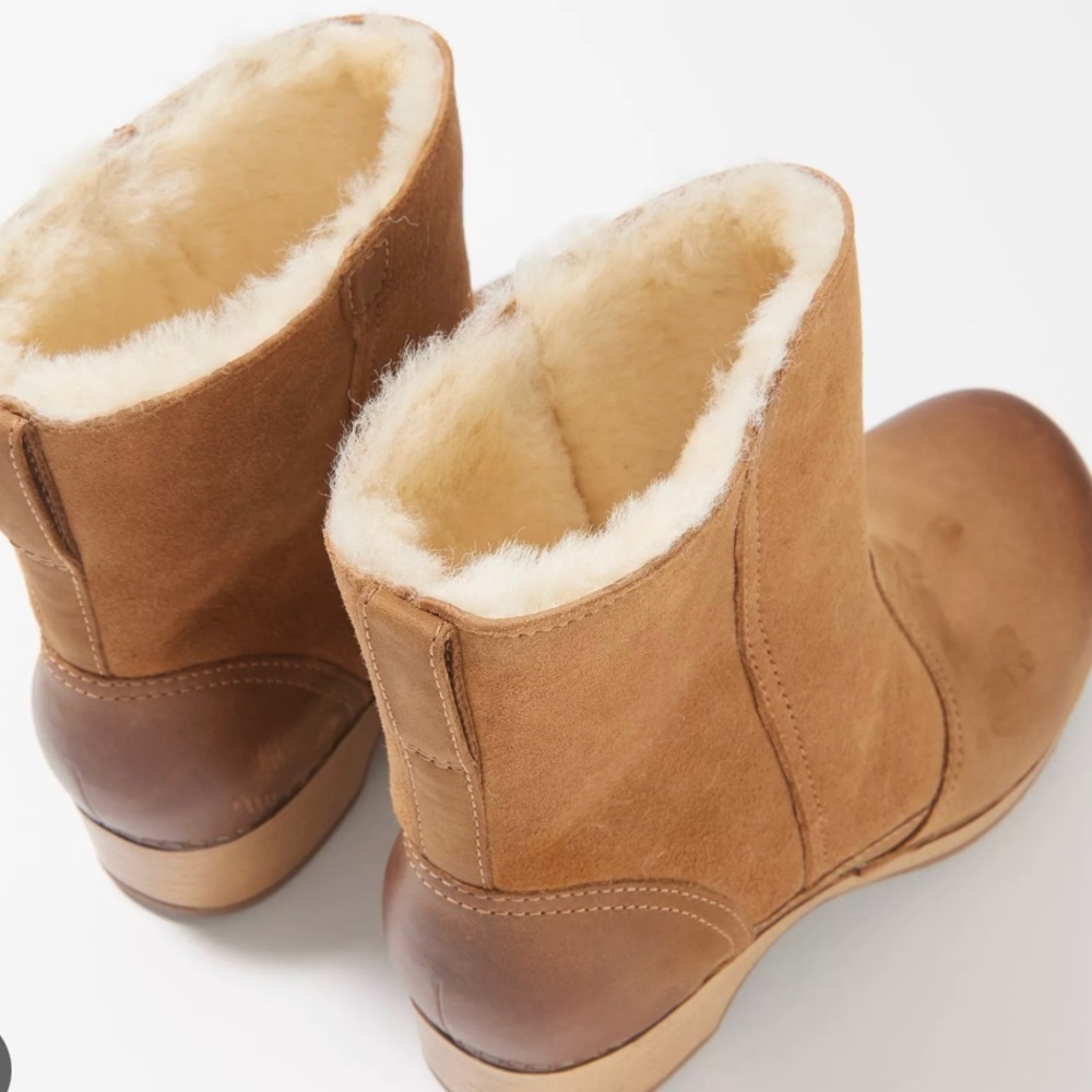 Dansko Bettie Boots - Tan Leather - Size 37. Gently worn and in great shape!